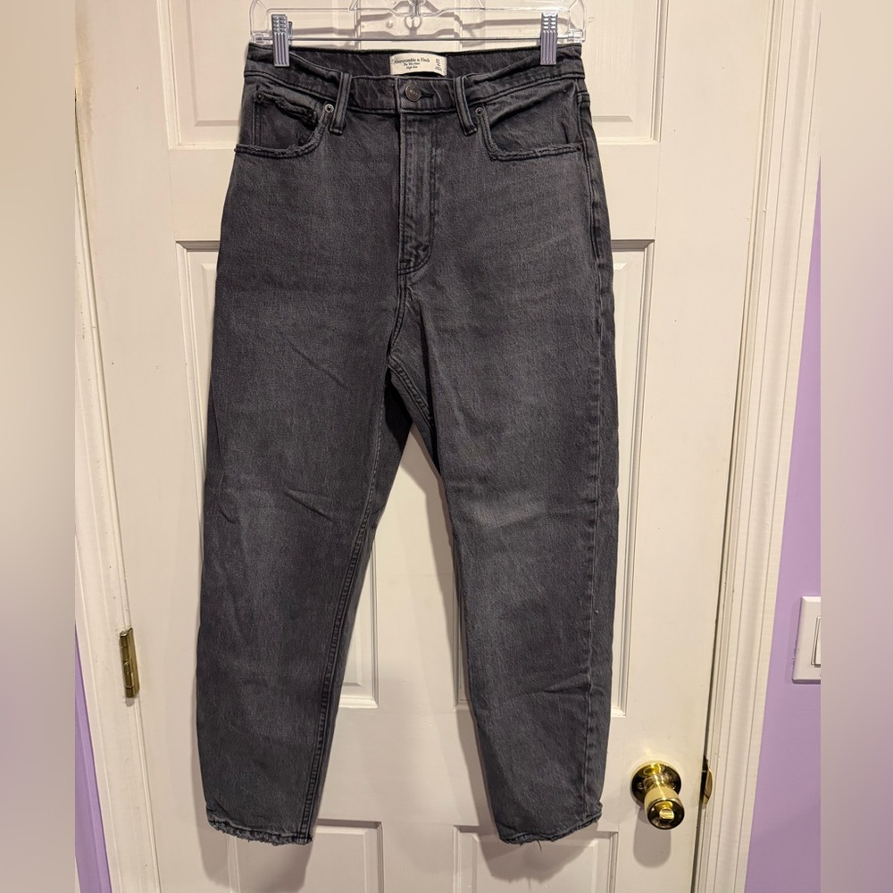 Abercrombie & Fitch High-Rise 80s Mom Jeans